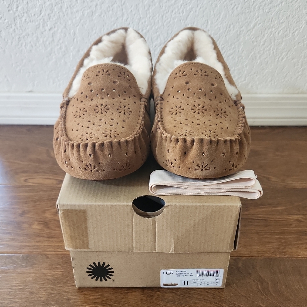 UGG W DAKOTA Chesnut Suede Slippers Perforated Design SIZE 11 (Fits Like A 10!)